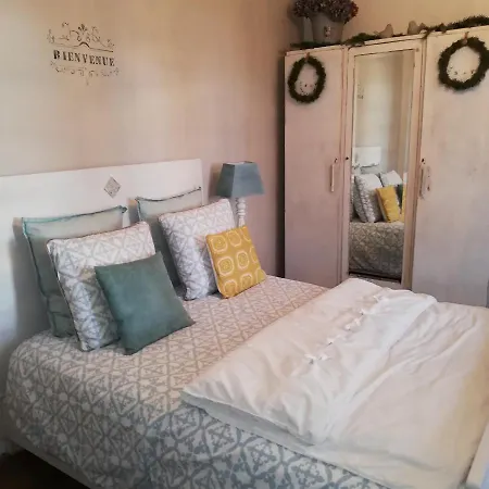 D'hote Equestre Au Petit Bonheur Bed & Breakfast Chateldon