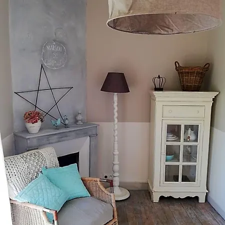 فندق مبيت وإفطار D'hote Equestre Au Petit Bonheur Chateldon
